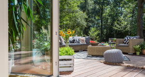 Read more about the article Leżaki ogrodowe czy łóżka turystyczne?