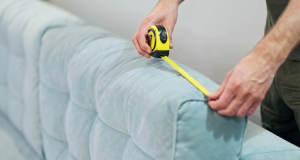 Read more about the article Jak dobrać odpowiedni rozmiar pokrowca do kanapy – Wskazówki