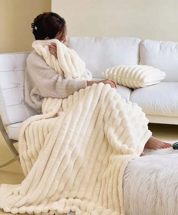 MIĘKKI KOC NARZUTA NA ŁÓŹKO WYTŁACZANE PASKI SHERPA CIEPŁY 230X220 - obrazek 4