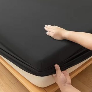 PRZEŚCIERADŁO Z GUMKĄ 90×200 NA MATERAC MIĘKKIE GŁADKIE Z BAWEŁNĄ   CZARNY