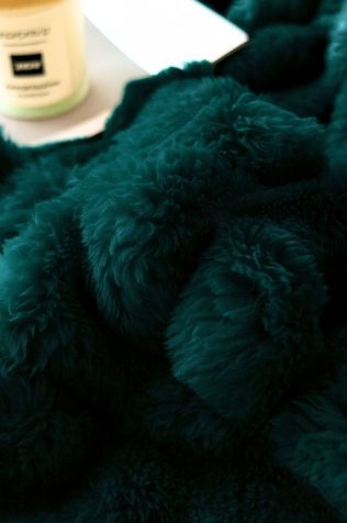 MIĘKKI KOC NARZUTA NA ŁÓŻKO WYTŁACZANE PASKI SHERPA CIEPŁY 220X230 GRUBY DWUSTR szmaragdowy